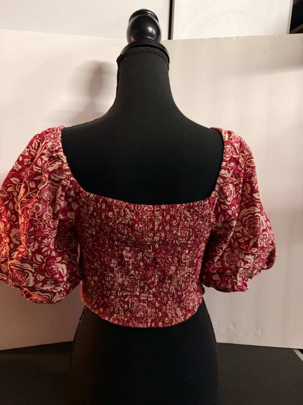 Red Floral Puff-Sleeve Crop Top - Brand Unspecified - Picture 3 of 7